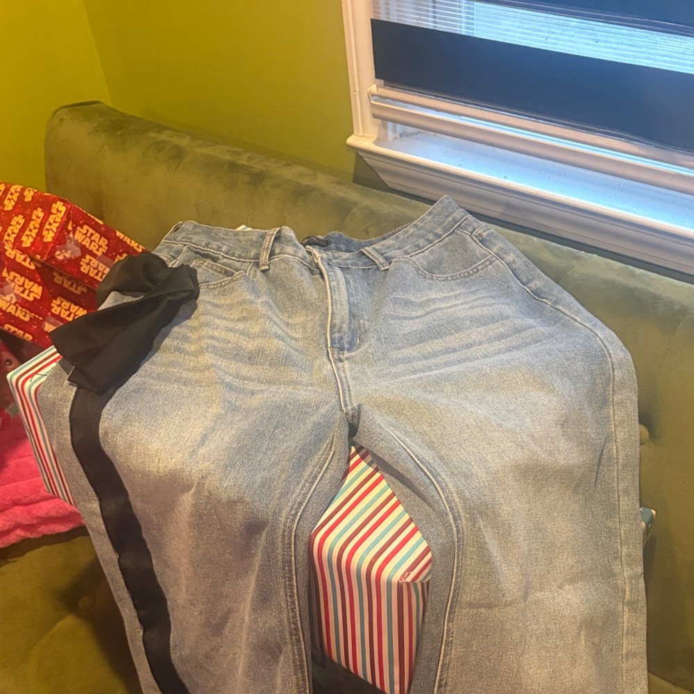 Classic Light Blue Straight Leg Jeans with Black Accent
